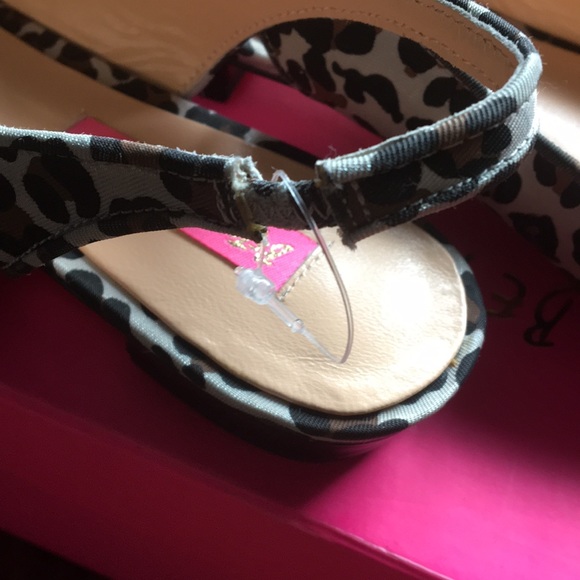 Shoes - Picture 7 of 7